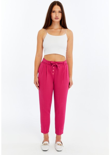 Kadın Yüksek Bel Kuşaklı Rahat Kesim Pembe Pantolon – Düğme Detaylı Günlük & Şık fiyatları