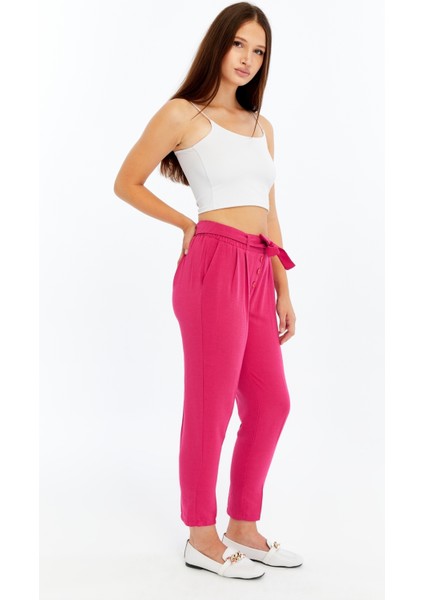 Kadın Yüksek Bel Kuşaklı Rahat Kesim Pembe Pantolon – Düğme Detaylı Günlük & Şık modelleri