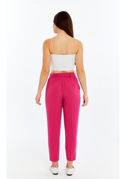 Kadın Yüksek Bel Kuşaklı Rahat Kesim Pembe Pantolon – Düğme Detaylı Günlük & Şık