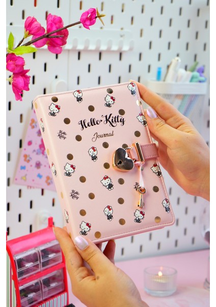 Hello Kitty Hush Hush Kilitli Çizgili Defter – 160 Yaprak, Kutulu, Özel Tasarım