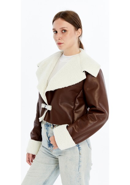 Kadın Oversize Deri Mont Kürklü Ceket Niş Kompakt Tasarım Günlük Spor Görünüm