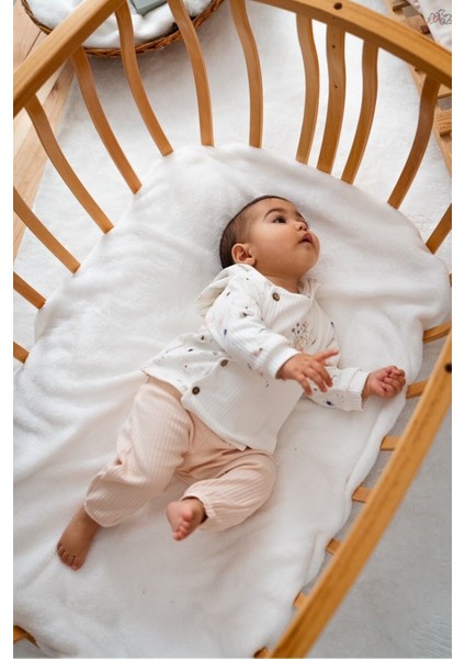 Organik Kumaş Çiçek Desenli Hırkalı 3'lü Kız Bebek Takım