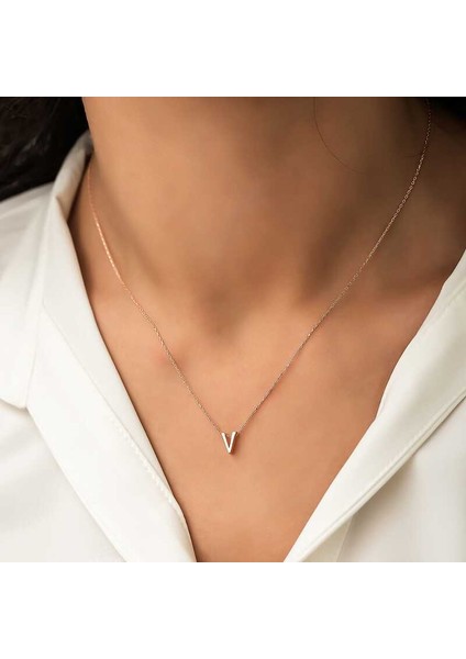 925 Ayar Gümüş Rose 3 Boyutlu V Harf Kadın Gümüş Kolye T5933 (802802)