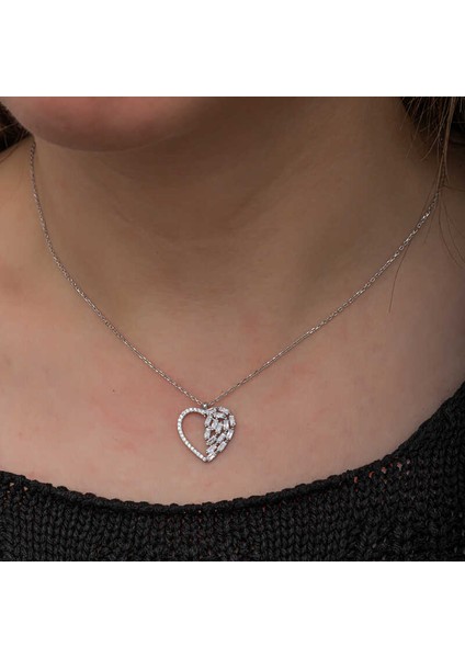 925 Ayar Gümüş Baget Taşlı Kalp Kadın Kolye T8661 (802802) indirimleri
