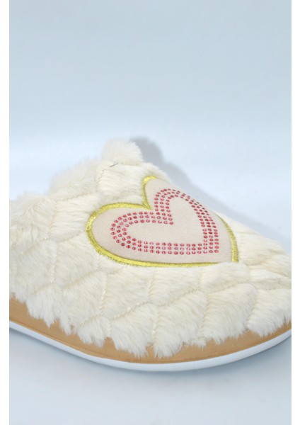 Kadın Beyaz Kalpli Kışlık Ev Terliği modelleri