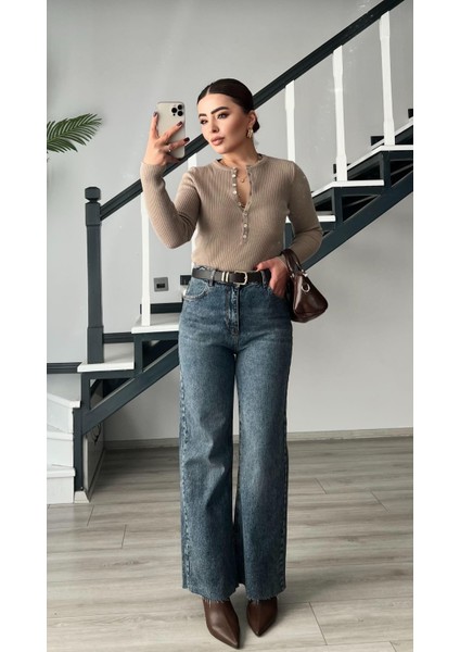 Mavi Yıkamalı Likralı Straight Jean