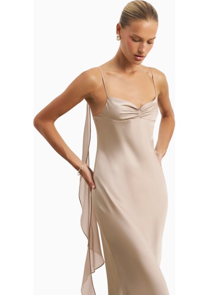 Fırfırlı Göğüs Detaylı Saten Maksi Kadın Elbisesi