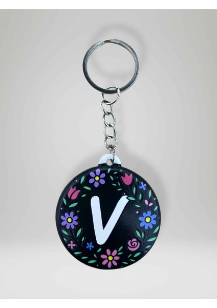 V Harf Kişiye Özel Harfli Çiçek Desenli Plastik Anahtarlık Şişe Açacağı Hem Şık Hem Kullanışlı Hediye Seçeneği