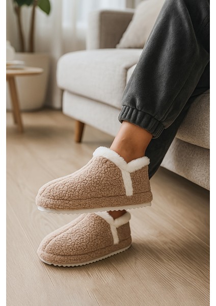 Kadın Peluş Kışlık Ev Terliği – Yumuşak, Sıcak Tutucu, Kaymaz Tabanlı Rahat Terlik fiyatları