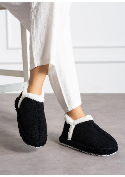 Kadın Peluş Kışlık Ev Terliği – Yumuşak, Sıcak Tutucu, Kaymaz Tabanlı Rahat Terlik