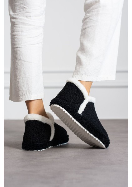 Kadın Peluş Kışlık Ev Terliği – Yumuşak, Sıcak Tutucu, Kaymaz Tabanlı Rahat Terlik fiyatları