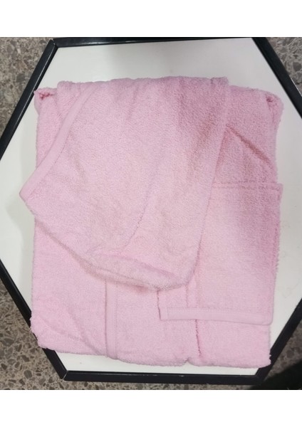 Pembe Voleybol Temalı Kapüşonlu Çocuk Bornozu