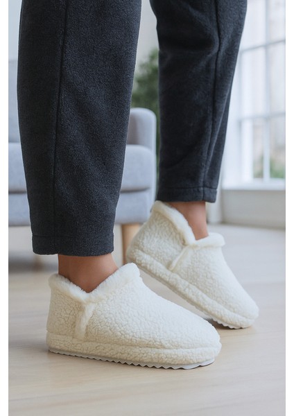 Kadın Peluş Kışlık Ev Terliği – Yumuşak, Sıcak Tutucu, Kaymaz Tabanlı Rahat Terlik fiyatları