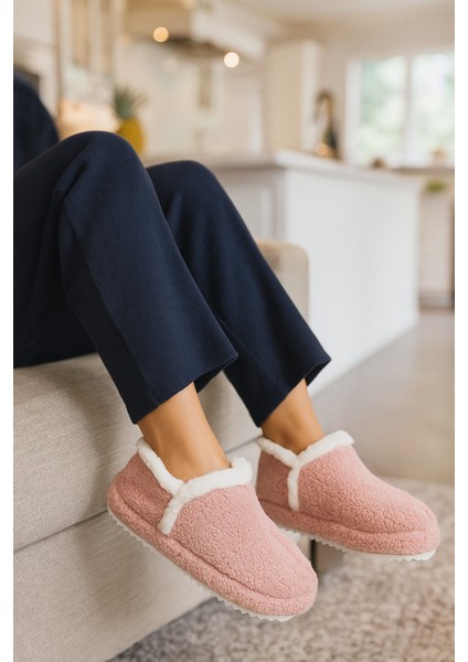 Kadın Peluş Kışlık Ev Terliği – Yumuşak, Sıcak Tutucu, Kaymaz Tabanlı Rahat Terlik fiyatları