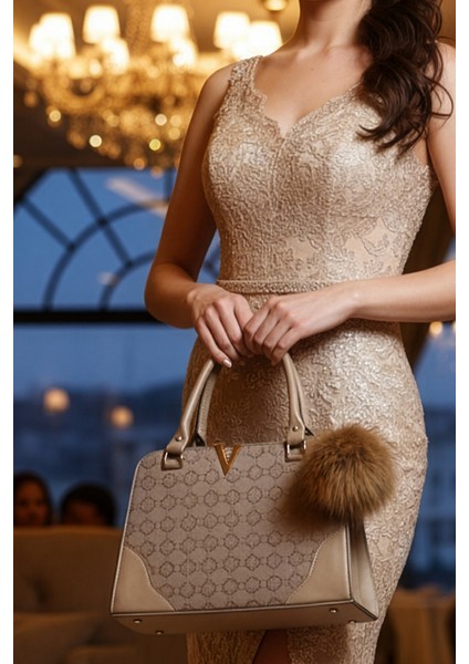 V-Style Ponponlu Omuz Çantası