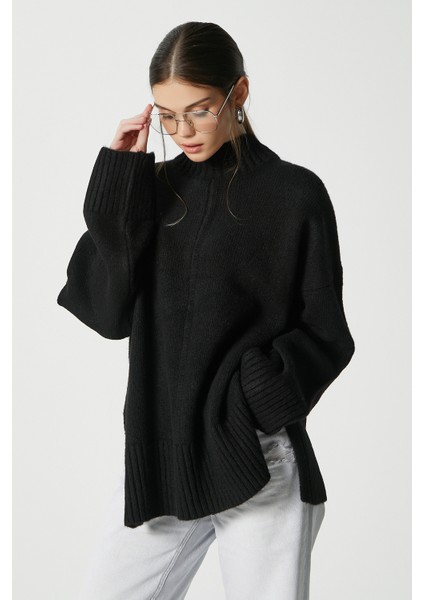 Kadın Wonder Yumuşacık Dik Yaka Siyah Yırtmaçlı Oversize Triko Kazak modelleri