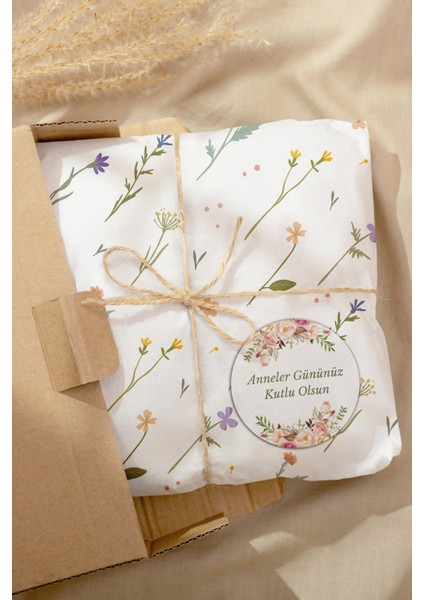 Anneler Gününüz Kutlu Olsun Yazılı Sticker Paketleme Kargo Ambalaj Etiketi - 4X4CM 70 Adet modelleri