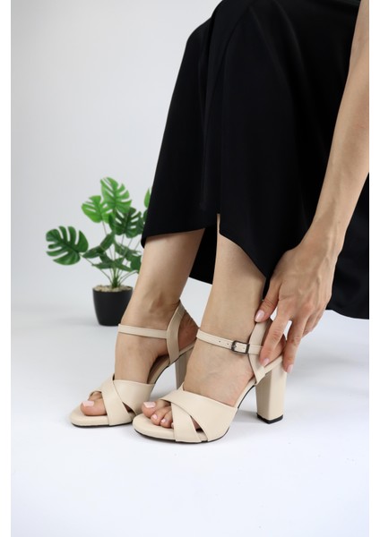 Kadın Arkası Açık Kedi Gözü Topuklu Ayakkabı