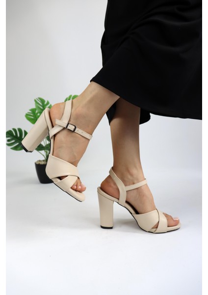 Kadın Arkası Açık Kedi Gözü Topuklu Ayakkabı modelleri