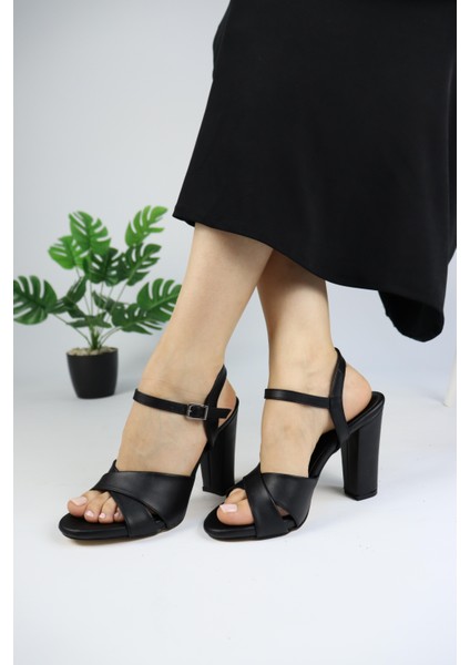 Kadın Arkası Açık Kedi Gözü Topuklu Ayakkabı modelleri