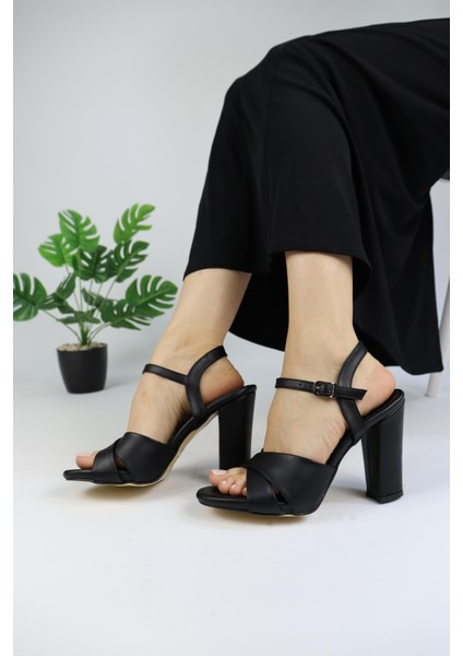 Kadın Arkası Açık Kedi Gözü Topuklu Ayakkabı fırsatları