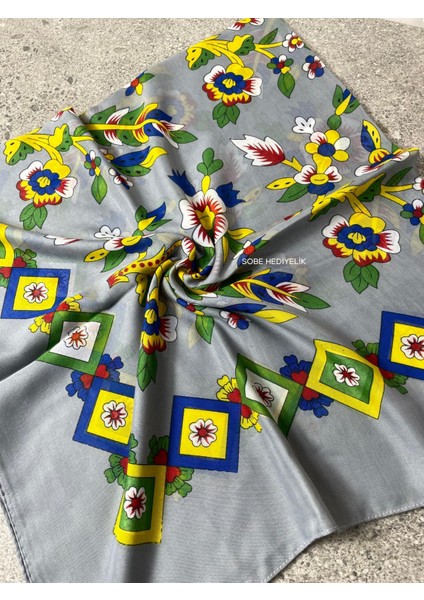 Gri Çiçek Desenli Yazma Eşarp – Çeyizlik ve Günlük Kullanıma Uygun Başörtüsü
