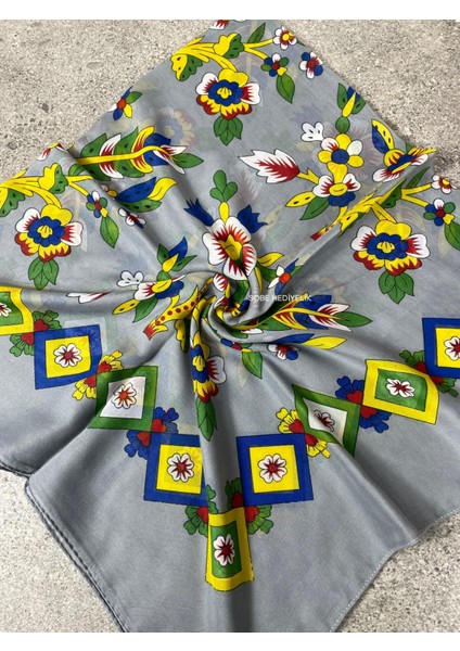 Gri Çiçek Desenli Yazma Eşarp – Çeyizlik ve Günlük Kullanıma Uygun Başörtüsü