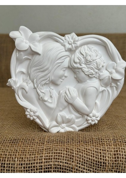 Anne ve Çocuk Sevgisi Temalı Kalp Askılı Duvar Dekoru, Beyaz Renkli Duvar Dekoru, Hediyelik Dekoratif Duvar Dekoru, Anneler Günü Duvar Dekoru, Ev Dekoru