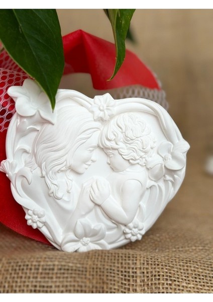 Anne ve Çocuk Sevgisi Temalı Kalp Askılı Duvar Dekoru, Beyaz Renkli Duvar Dekoru, Hediyelik Dekoratif Duvar Dekoru, Anneler Günü Duvar Dekoru, Ev Dekoru