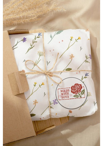 Made With Love Yazılı Sticker Paketleme Kargo Ambalaj Etiketi - 4X4CM 70 Adet Yuvarlak modelleri