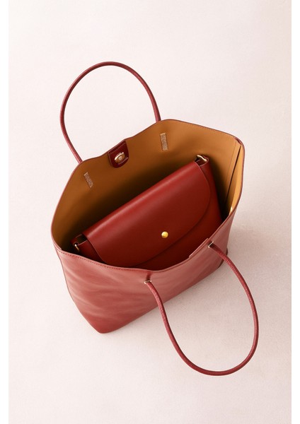 Bag Cherry Shine Bordo Suni Deri Charm Detaylı Cüzdanlı Makyaj Çantalı Kadın Omuz Çantası modelleri