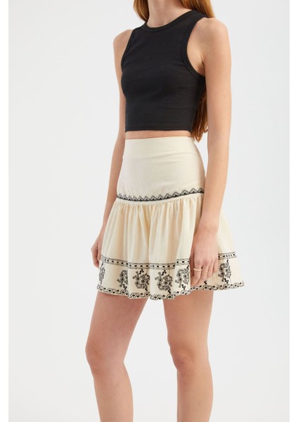 Kadın İşlemeli Yüksek Bel Volanlı Mini Etek Krem Doğal
