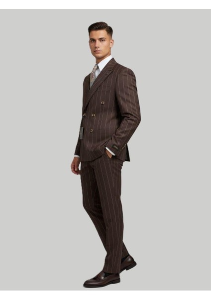 Kahverengi Çizgili Modern Fit Kruvaze Takım Elbise – Premium Collection