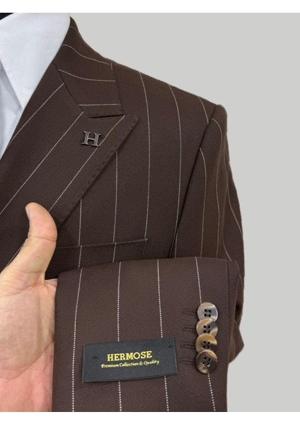 Kahverengi Çizgili Modern Fit Kruvaze Takım Elbise – Premium Collection