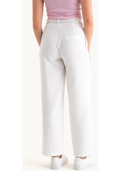 Kadın Kemerli Yüksek Bel Havuç Kesim Pantolon Beyaz