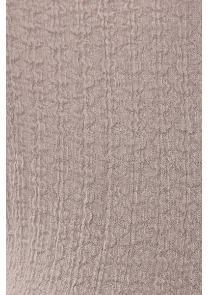 Kadın Buruşuk Dokulu Kısa Kollu Yuvarlak Yakalı Üst Natural