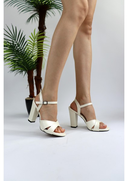 Kadın Arkası Açık Kedi Gözü Topuklu Ayakkabı