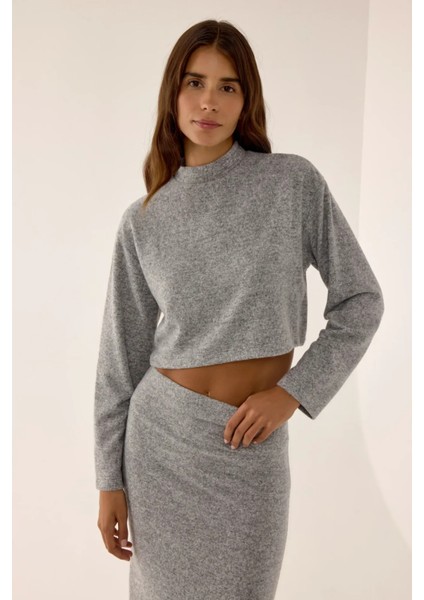 Kadın Relaxed Fit Yarım Yüksek Yaka Kısa Bluz Grey