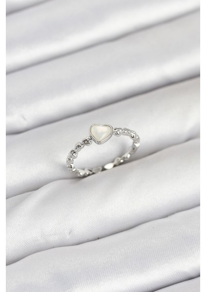 Pirinç Gümüş Renk Kalpli Model Kadın Yüzük