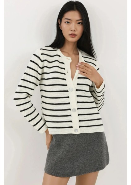 Kadın Düğmeli Şeritli Hırka Beyaz