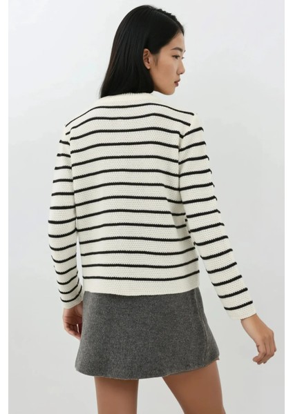 Kadın Düğmeli Şeritli Hırka Beyaz