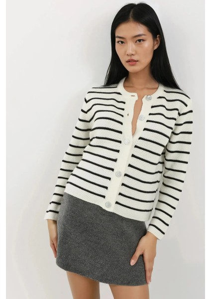 Kadın Düğmeli Şeritli Hırka Beyaz