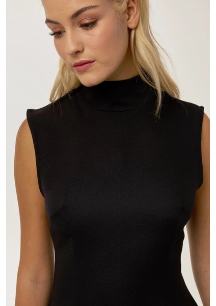 Kadın Yüksek Yaka Siyah Mini Elbise Black