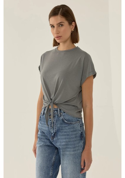 Kadın Basic Yuvarlak Yaka Kısa Tişört Gri