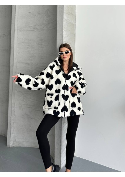 Kalp Desenli Kapüşonlu Mont