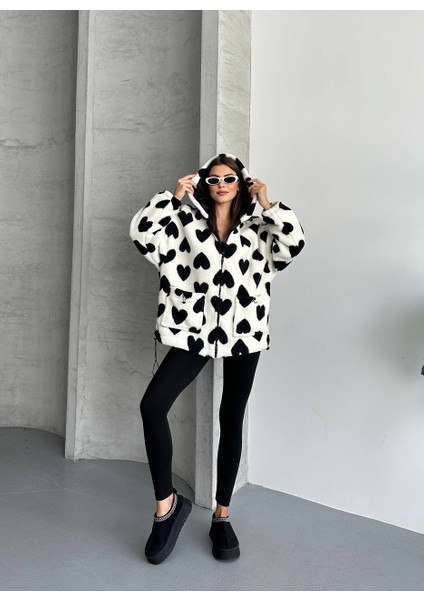Kalp Desenli Kapüşonlu Mont