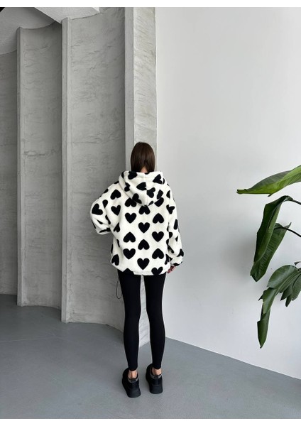 Kalp Desenli Kapüşonlu Mont