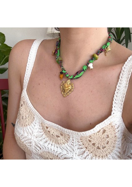 Çelik Yeşil Fular Kalp Charmlı Kolye