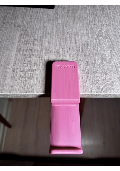 TRAK3D Premium Pembe Macenta Asılabilir Kulaklık Standı - Şık V3 Gamer Modeli, Kaydırmaz Keçeli, Ergonomik Masaüstü Askı, Sakura Edition (Montaj Videosunu Izlemeden Kullanmayın)