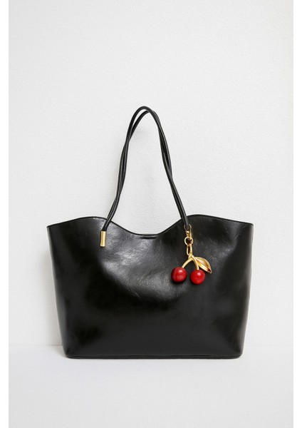 Bag Cherry Shine Siyah Suni Deri Charm Detaylı Cüzdanlı Makyaj Çantalı Kadın Omuz Çantası modelleri